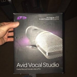 Studio quality mic n tripod with protools program